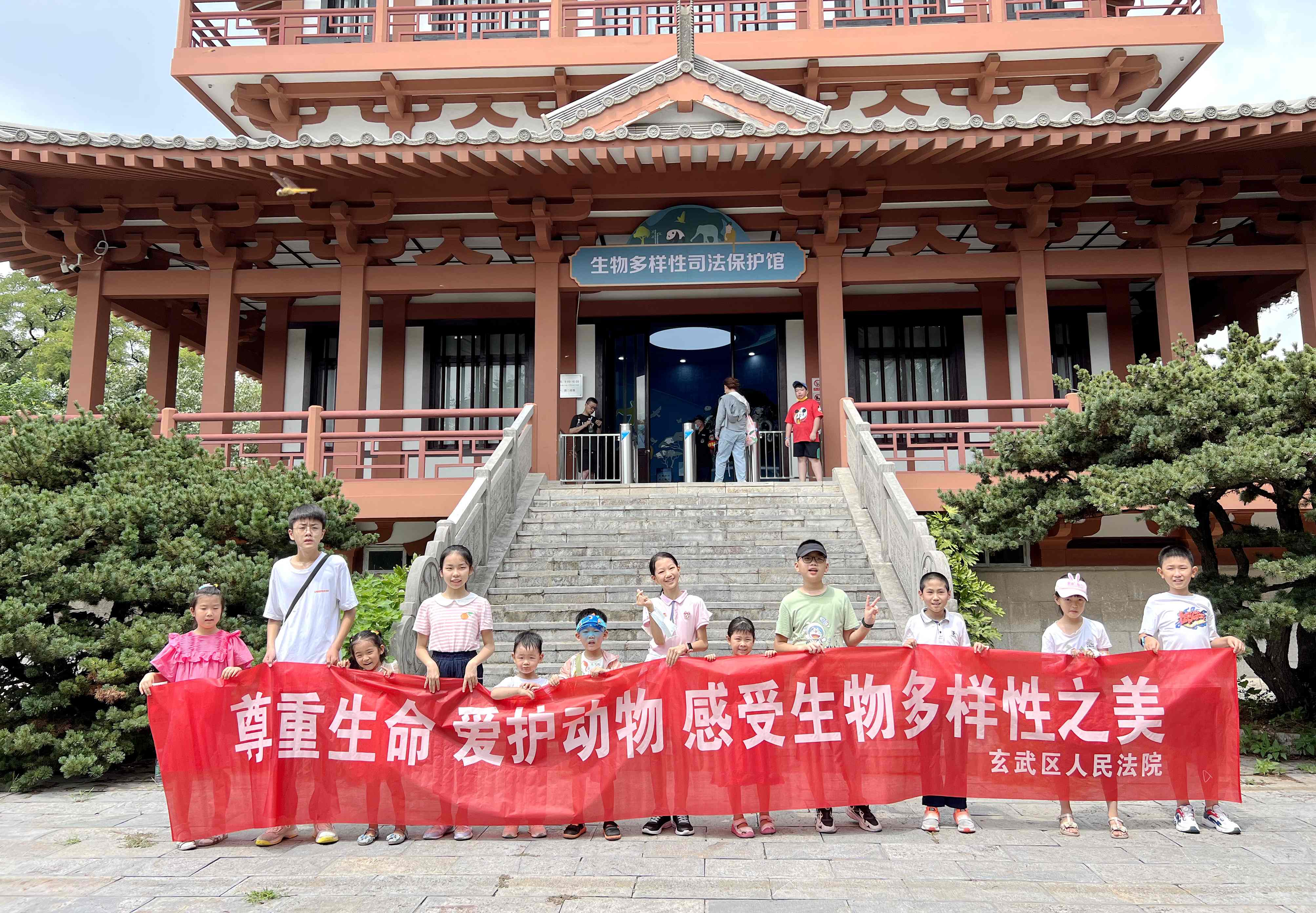 【荔枝新闻】多彩暑假 中小学生走进展馆感受生物多样性之美