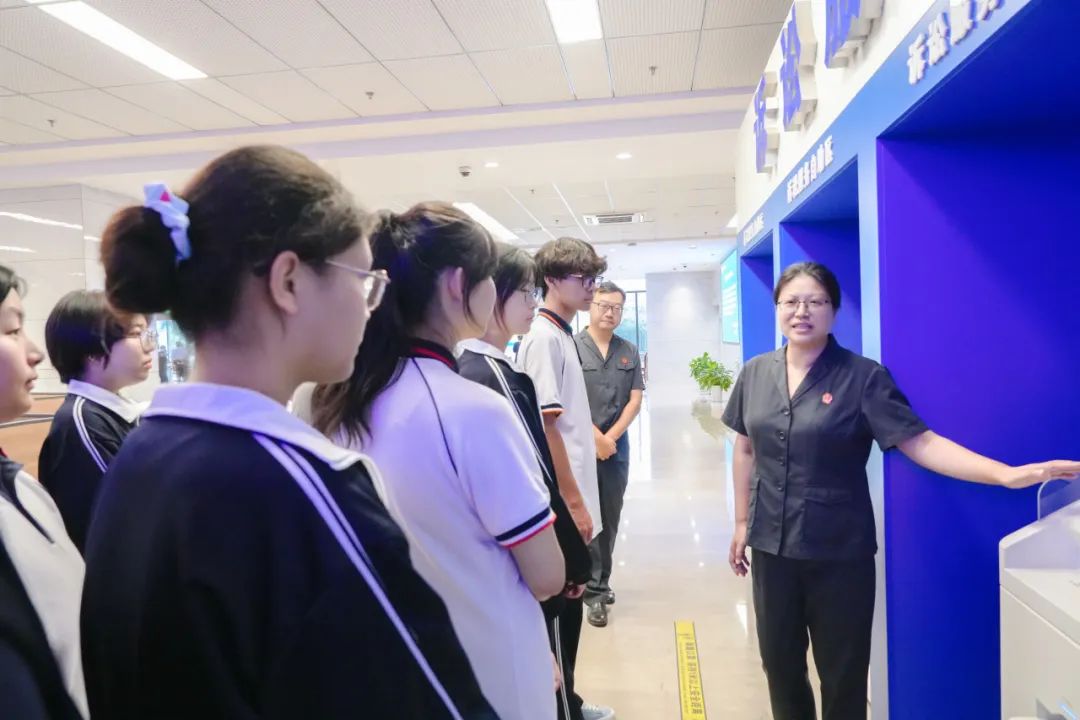【南京晨报】玄武区人民法院举行开学法治第一课活动