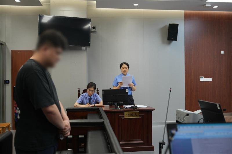 【法治网】江苏南京玄武检察邀请18名大学生参加庭审体验“禁毒法治课”