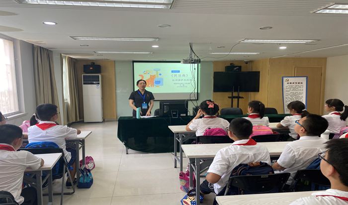 开学普法第一课在小卫街社区开讲啦！