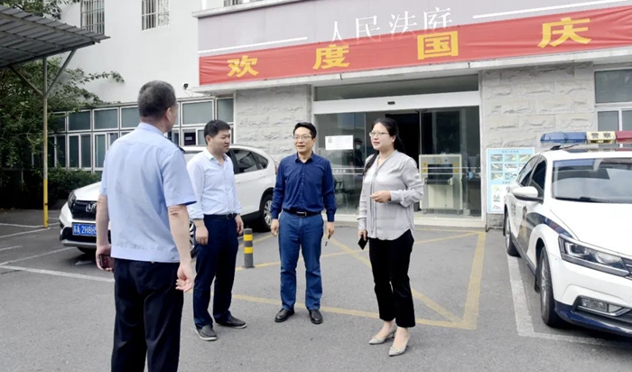 赵雪雁调研孝陵卫人民法庭工作