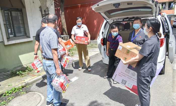 玄武法院沈湧院长一行走访慰问社区一线工作人员