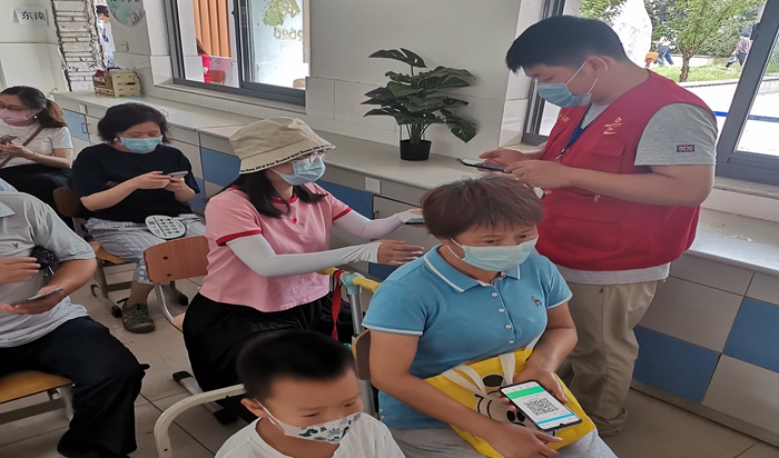 【抗疫小故事】抗疫志愿者里的他和她