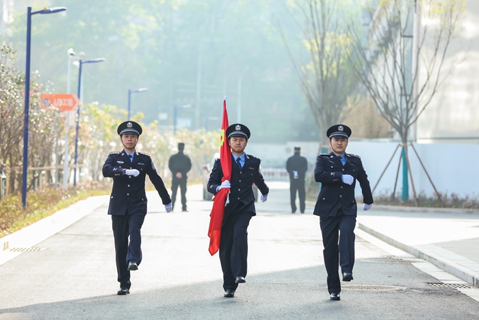 玄武法院举行升国旗暨宪法宣誓仪式