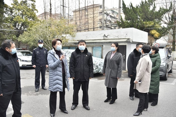 区领导走访慰问孝陵卫法庭干警