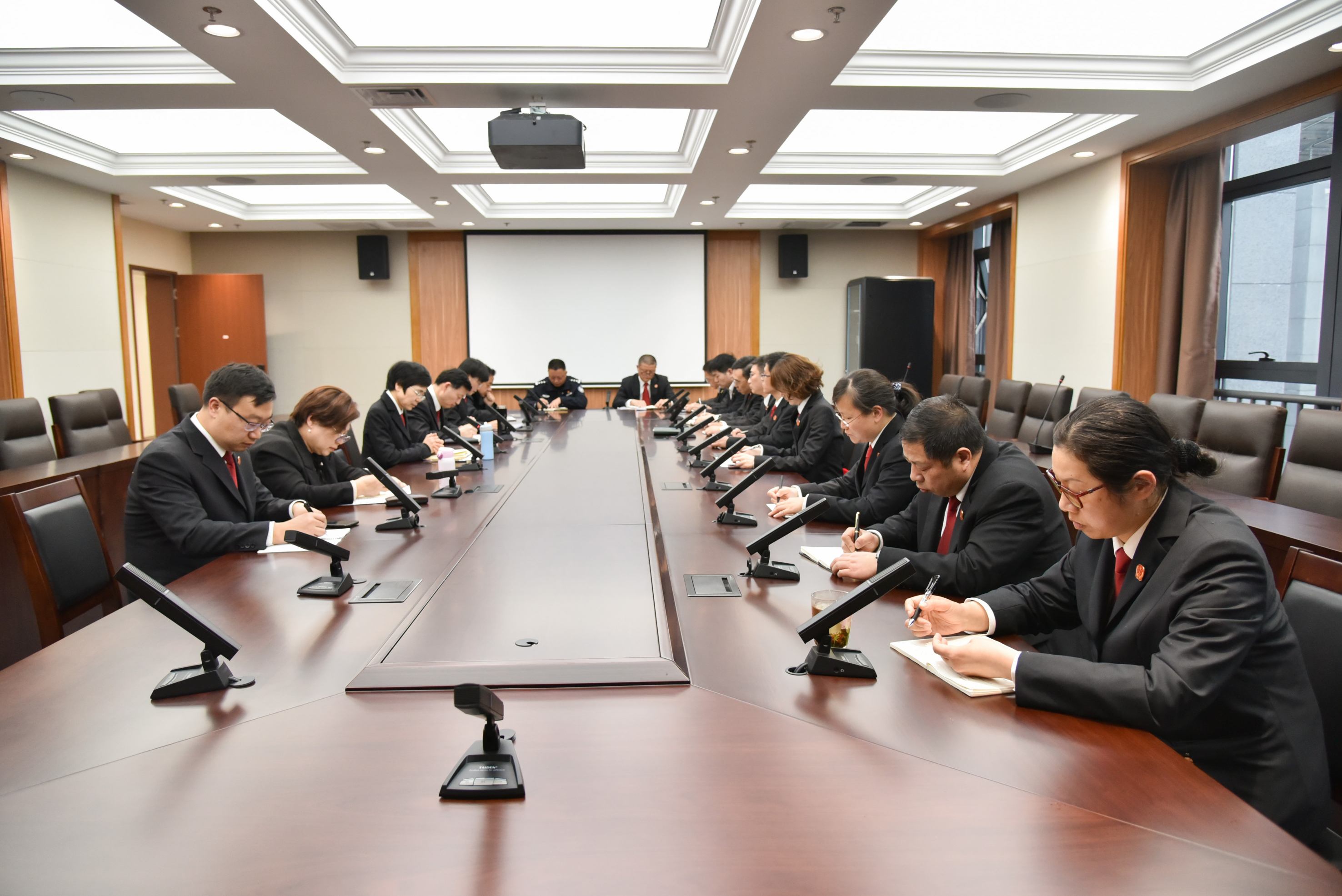 玄武法院队伍教育整顿工作领导小组召开第一次会议