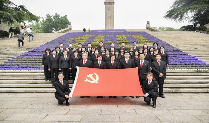 教育整顿党带团 雨花精神薪火传——玄武法院开展主题党日活动