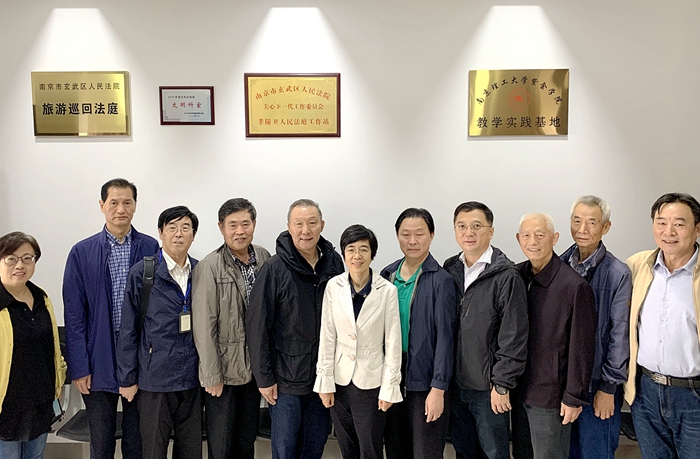 市法院关工委尹平原一行来孝陵卫法庭调研指导关工工作