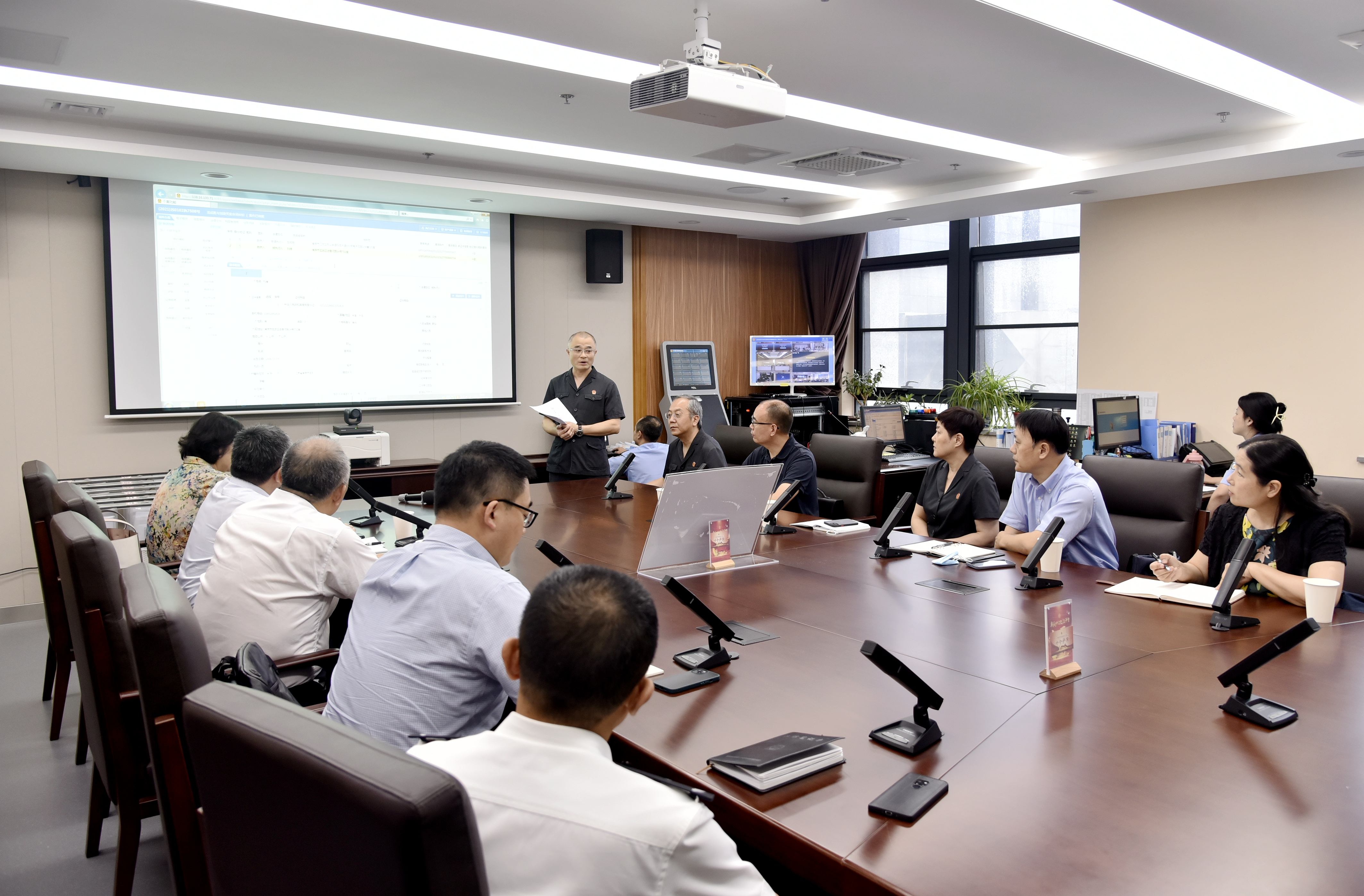 区人大调研玄武法院执行工作