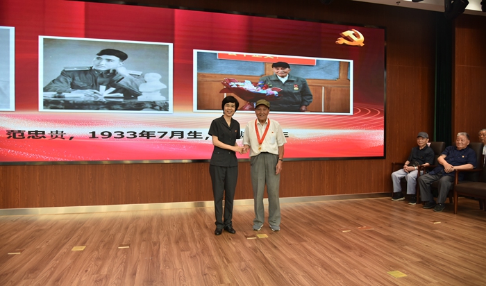 百年芳华 初心如磐 薪火相传 接续奋斗 | 玄武法院举行“光荣在党50年”纪念章颁发仪式