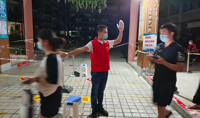 【抗疫小故事】我为群众办实事 | 新党员战“疫”记