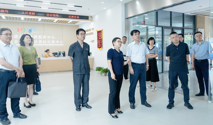 市法院党组书记、院长李后龙一行调研玄武区法院诉源治理工作