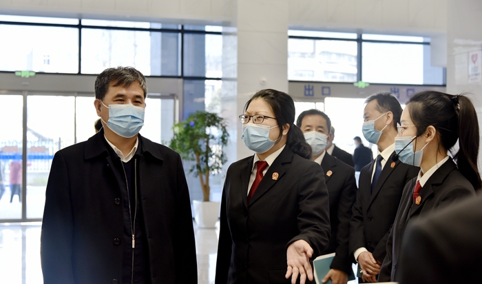 市法院党组书记李后龙到玄武法院调研