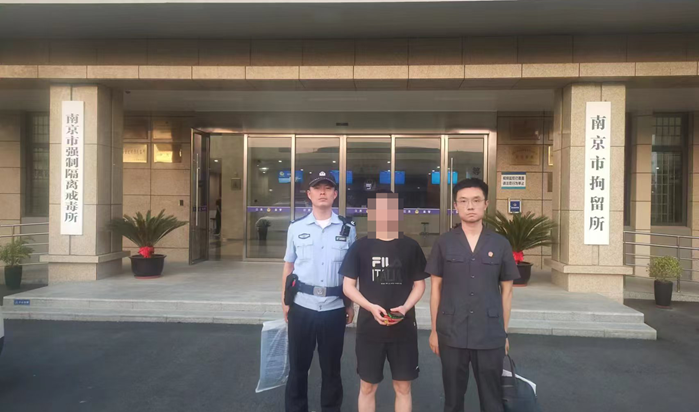 执行干警的“日光浴”