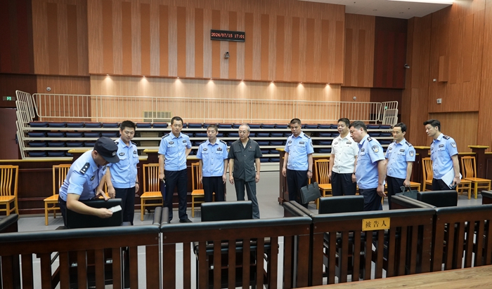 泰州中院检查组到玄武法院开展警务安全工作检查
