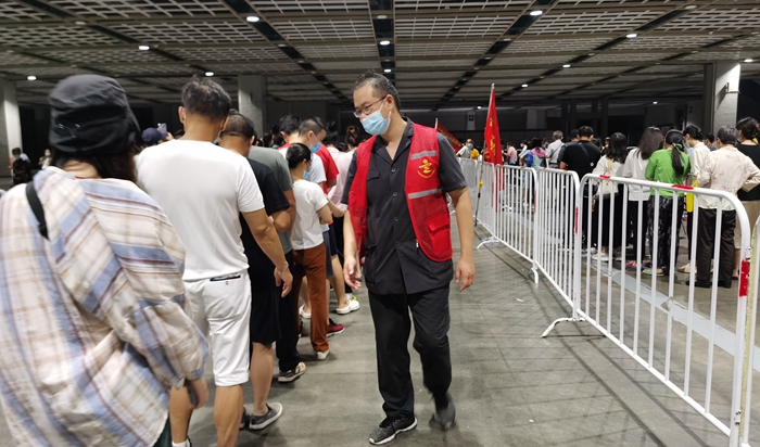 【抗疫小故事】夜色下的玄法青年——核酸检测志愿者手记