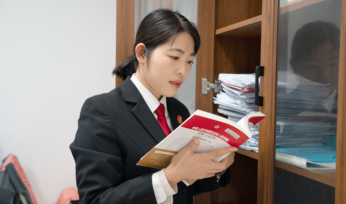 她风采｜以热辣滚烫之姿绽放女法官之美——李杰
