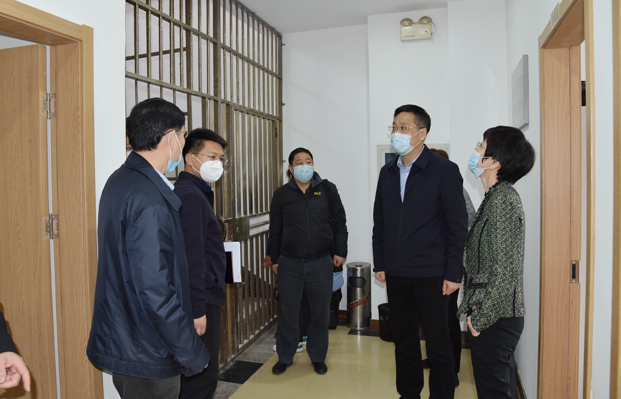 区委政法委书记许恺一行调研区非法集资陈案处置攻坚工作