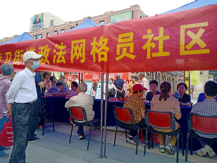 玄武法院“政法网格员”参加孝陵卫街道法律服务活动