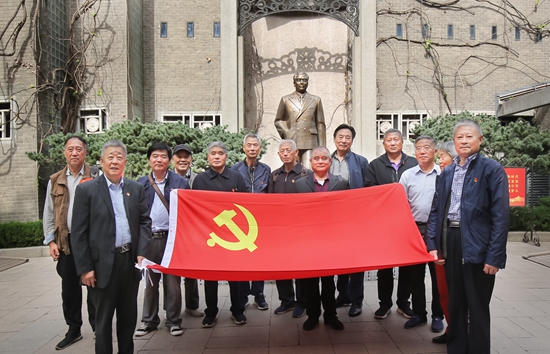 玄武法院第八党支部开展“不忘初心、牢记使命”主题教育（四）