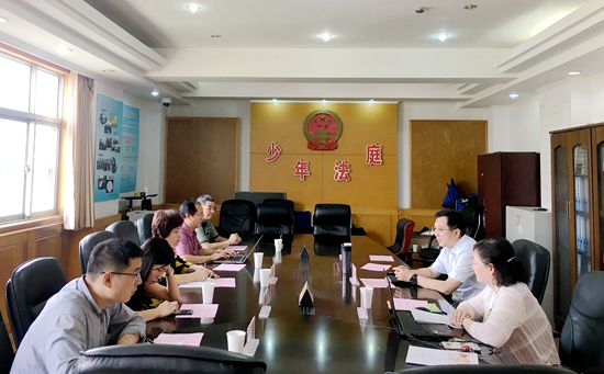 广西卫生法学会一行到玄武法院交流座谈