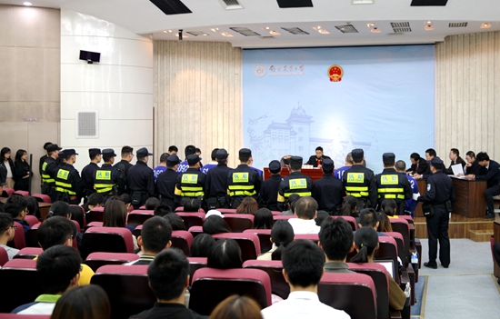 玄武法院对单某等8人涉恶案一审宣判 分别获六个月至四年不等有期徒刑