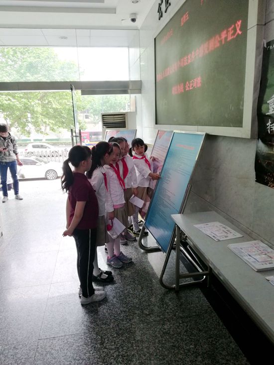 玄武法院锁金村法庭与力学小学开展庭校互动活动