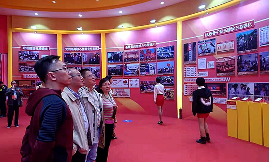 玄武法院机关党委开展主题党日活动 参观“江苏省庆祝中华人民共和国成立70周年成就展”