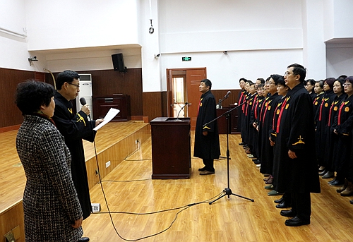 玄武法院在宪法日举行员额法官集中宣誓仪式