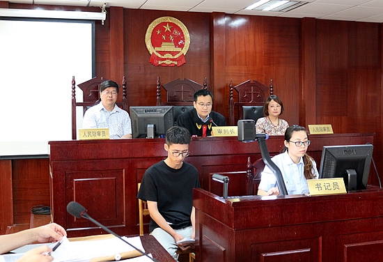 玄武法院“庭审进校园”走进南京理工大学紫金学院