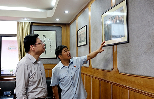 玄武区委副书记、代区长穆耕林同志专题调研法院工作