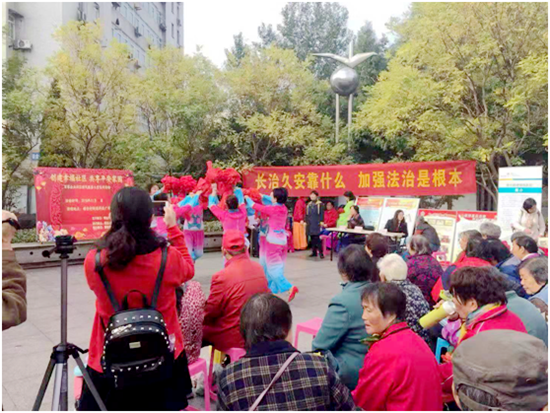 玄武法院金融庭法官助理慎思、马锐参加锁金村街道平安创建活动