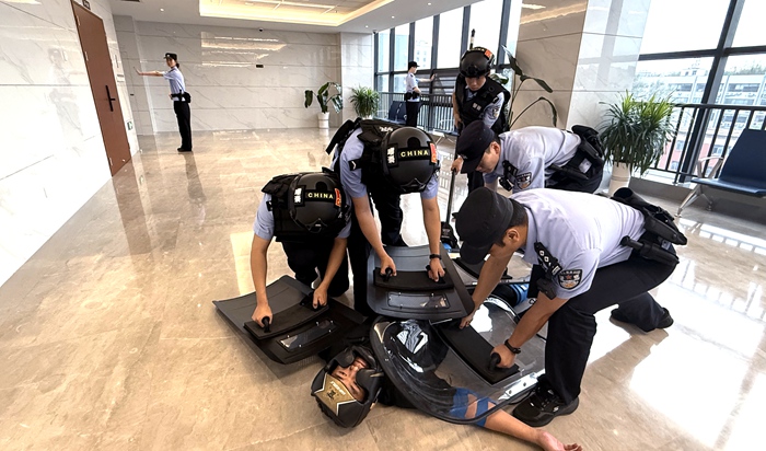盛夏砺精兵 实战强本领——玄武法院法警大队组织开展夏日集训